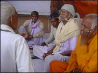 डकैत जातिगत आधारों पर बटे हुए हैं