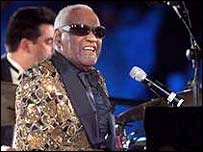 O cantor e músico Ray Charles