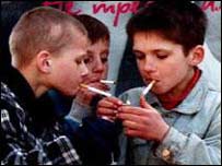 ماشومان د سگرېټ څکولو پر مهال