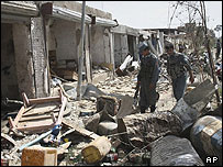 پلیس افغانستان در محل انفجار انتحاری قندهار