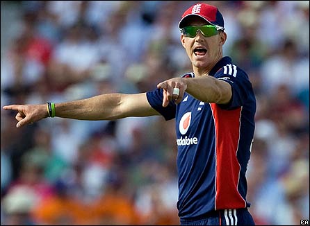 Pietersen directs operations in the field