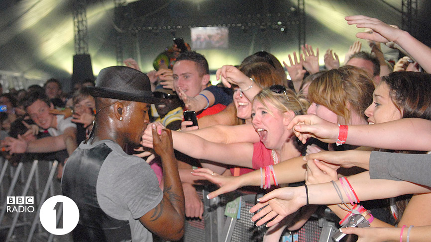 Neyo on the main stage