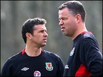 Raymond Verheijen gyda Gary Speed