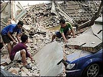 Endonezya'da 2006'da meydana gelen bir deprem (Arşiv)