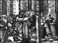 Stavění barikád v Praze