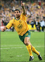 O atacante John Aloisi, da Austrália