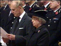 ملکه بريتانيا در مراسم يادبود قربانيان انفجارهای هفتم ژوئيه