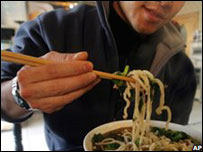 massa com carne de cachorro