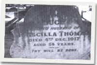 Carreg fedd Hugh a Priscilla Thomas 'Old Cheltenham Cemetary, Victoria'
