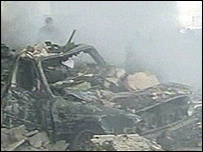 Suikastte parçalanmış otomobilin enkazı