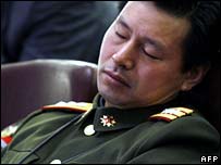 Đại biểu quân đội Trung Quốc ngủ trong một phiên họp