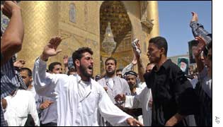 Silná nálož byla nastražena v autě