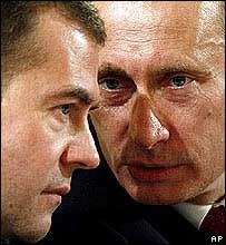 Dimitri Medvedev ve Vladimir Putin