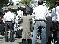 تجمع زنان در کنار نهاد رياست جمهوری ايران - عکس از ايسنا