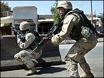 Tensão continua em Najaf, onde americanos negociam com xiitas