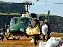 Đưa đồ cứu trợ