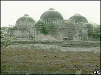 विध्वंस से पहले बाबरी मस्जिद