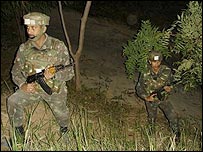 भारत-पाक सीमा पर सैनिक (फ़ाइल फ़ोटो)