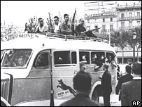 Estrangeiros chegando à Barcelona para lutar pelos republicanos