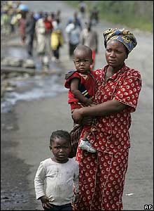 Phụ nữ và trẻ em mất nhà cửa rời Goma