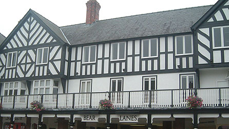 Ardal siopa Y Drenewydd