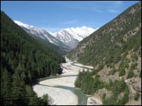 हिमालय से निकलती गंगा