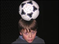 足球运动帮助青少年学会尊重他人