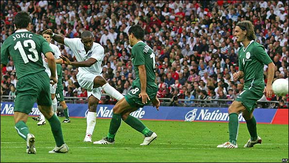 Defoe scores against Slovenia