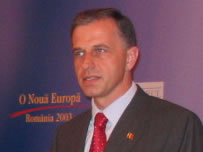 Ministrul de externe Mircea Geoană