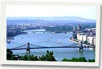 Yr afon Donaw yn llifo drwy Bwdapest