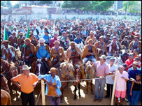 Multidão assiste à missa de São Pedro em Petrolina