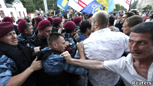 протест проти ухвалення мовного закону 