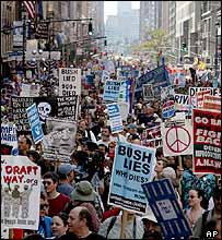 Organizadores afirmam que 250 mil pessoas foram às ruas em Nova York