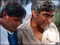 Familiares passaram o dia procurando vítimas