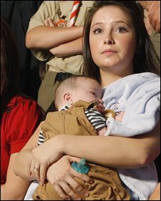 Bristol Palin bế em