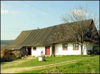 Типова лемківська хата на сході Польщі