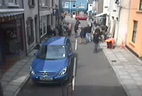 Ffilmio ar stryd Cwmderi