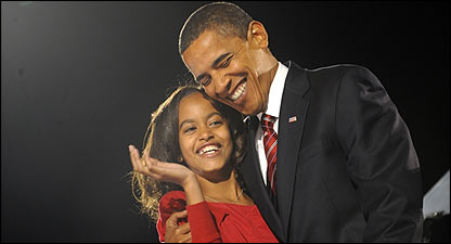 अपनी बेटी के साथ ओबामा