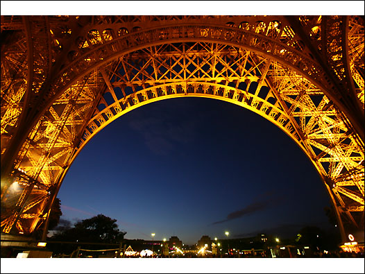 在下一集，我們將參觀巴黎最著名的兩座展覽館—羅浮宮和龐比度中心。