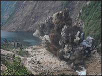 Nổ mìn thoát nước tại Đường Gia Sơn