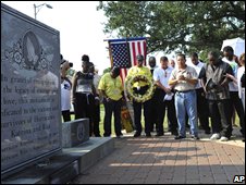 Chôn cất nạn nhân bão Katrina