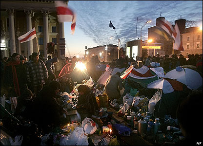 Pendukung pemimpin oposisi Belarus Alexander Milinkevich menggelar rapat umum di pusat ibukota Minsk.