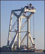 Floating pile driviing crane