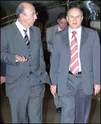 O presidente do Banco Central, Henrique Meirelles, e o ministro da Fazenda, Guido Mantega, em foto de arquivo (Foto: Roosewelt Pinheiro/ABr) 