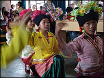 Yunnan eyaletinde genç kızlar