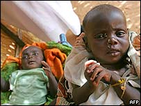 Děti v uprchlickém táboře v Dárfúru