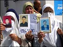 زنان الجزايری با تصاوير ناپديدشدگان 