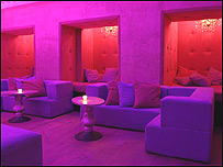 یکی از اتاقهای کلوبهای مويدا