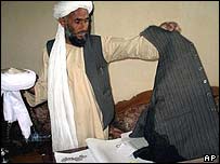 مولوی فیاض کے کپڑوں پر خون کے نشان 