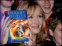 خانم رولینگ نویسنده سری کتاب های هری پاتر
